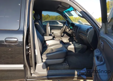 2005 Toyota Tundra Sr5 V8 z USA, uszkodzony, nr VIN 5TBRT34175S460966